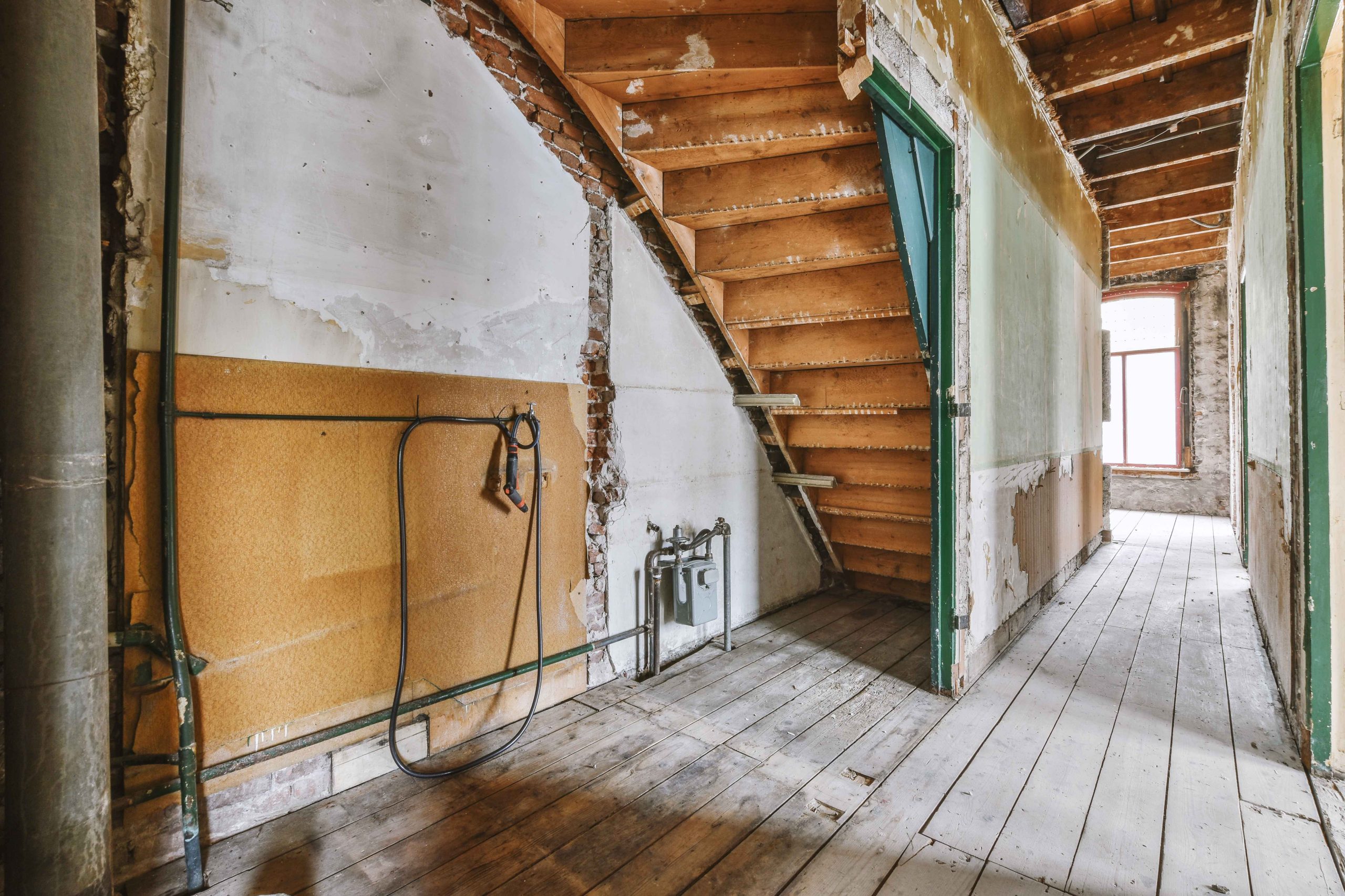 interior-of-an-old-unfinished-house-with-a-stairc-2026-01-07-23-18-54-utc_11zon